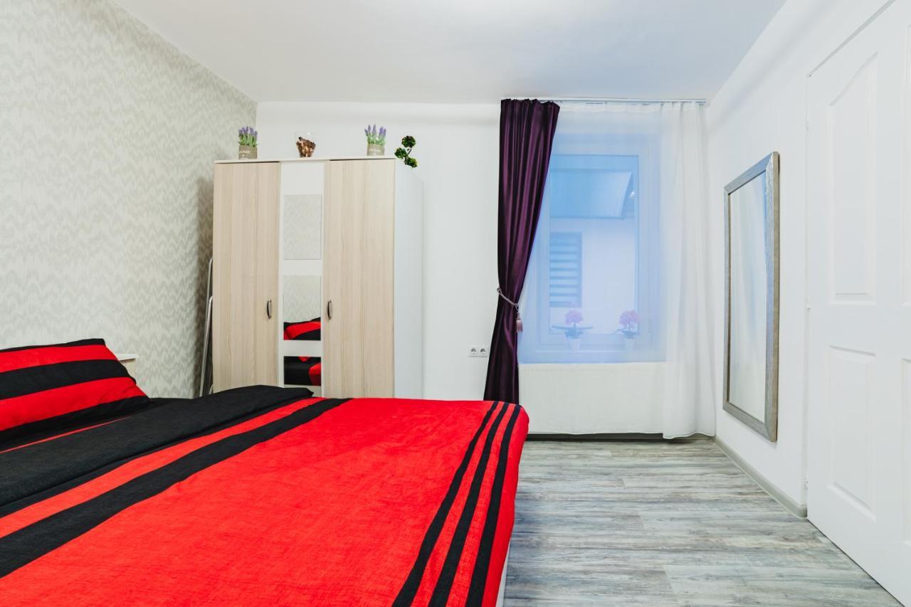 Studio Central Poarta Schei Brasov Luaran gambar