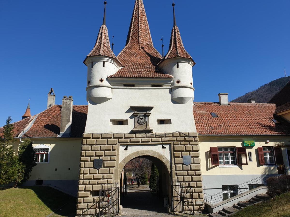 Studio Central Poarta Schei Brasov Luaran gambar